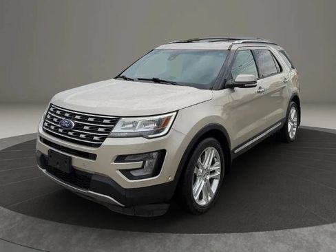Used 2017 Ford Explorer Limited w/ Equipment Group 301A AWD/4WD image 3