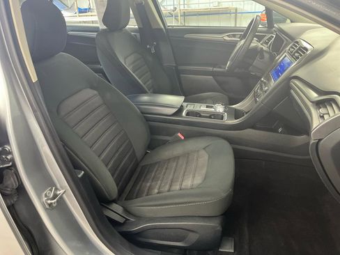 Used 2020 Ford Fusion SE image 17
