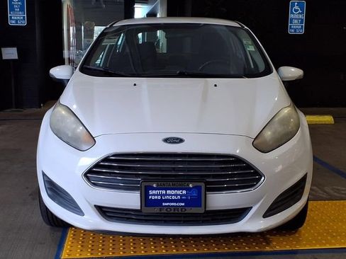 Used 2015 Ford Fiesta SE FWD image 2