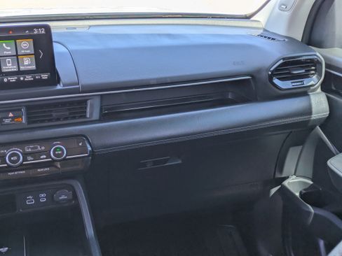 Used 2025 Honda Pilot Touring image 18