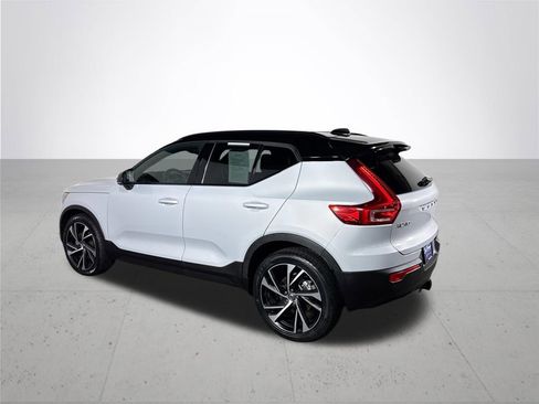 Used 2021 Volvo XC40 T5 R-Design w/ Advanced Package AWD/4WD image 8