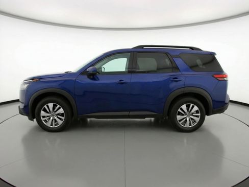 Used 2025 Nissan Pathfinder SV image 4