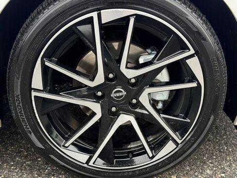 Used 2024 Nissan Sentra SR w/ SR Premium Package image 9