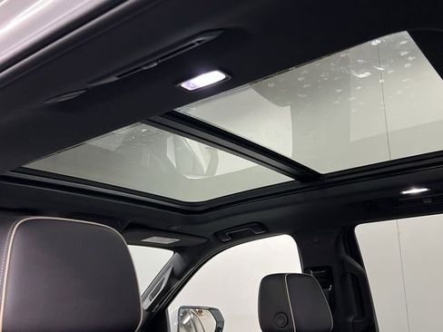 Used 2022 GMC Yukon SLT w/ SLT Premium Package image 19