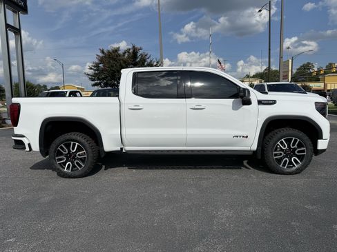 Used 2024 GMC Sierra 1500 AT4 w/ Technology Package AWD/4WD image 11
