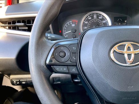 Used 2021 Toyota Corolla LE image 24