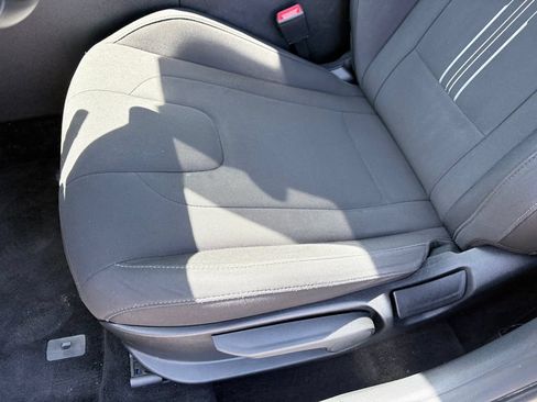 Used 2025 Hyundai Elantra Sport FWD image 11
