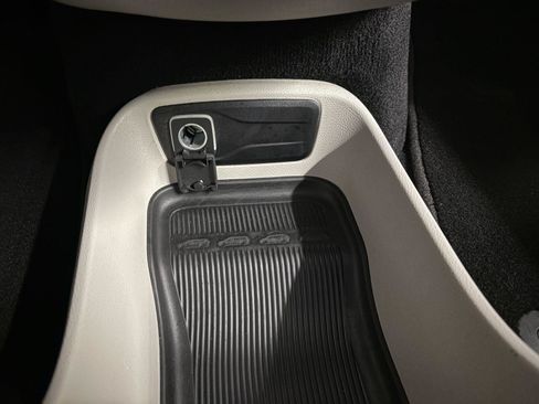 Used 2023 Chrysler Voyager LX FWD image 26