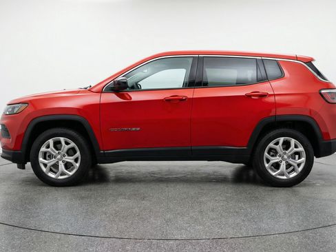 Used 2025 Jeep Compass Latitude image 5