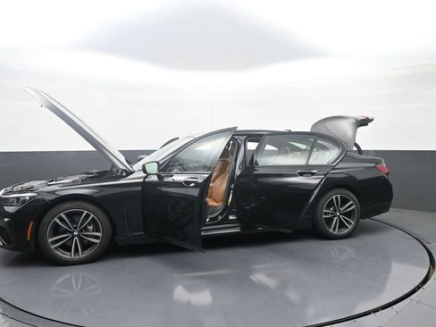 Used 2022 BMW 740i xDrive w/ M Sport Package image 41