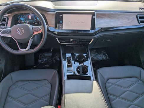 Used 2025 Volkswagen Atlas SE image 28
