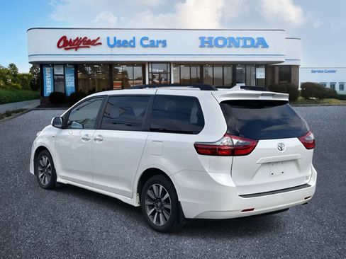 Used 2020 Toyota Sienna XLE image 3