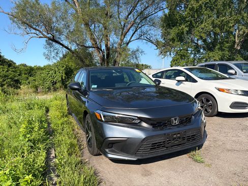 Used 2023 Honda Civic LX image 2