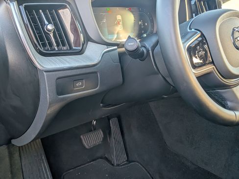 Used 2025 Volvo XC60 B5 Plus image 17