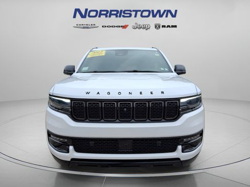 Used 2023 Jeep Wagoneer Series II w/ Convenience Group I AWD/4WD image 2