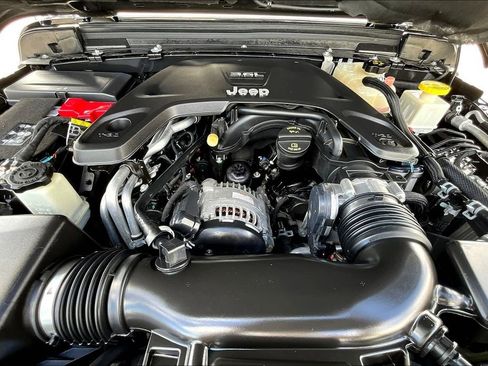 Used 2020 Jeep Gladiator Overland w/ LED Lighting Group image 35