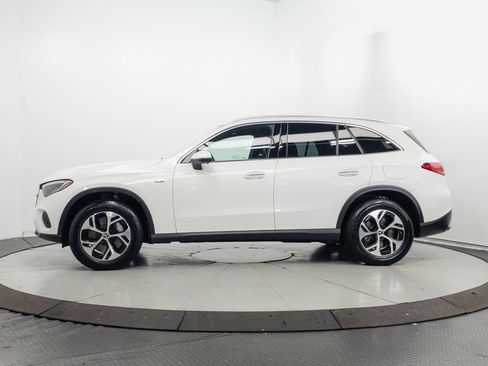 Used 2025 Mercedes-Benz GLC 350e 4MATIC image 4