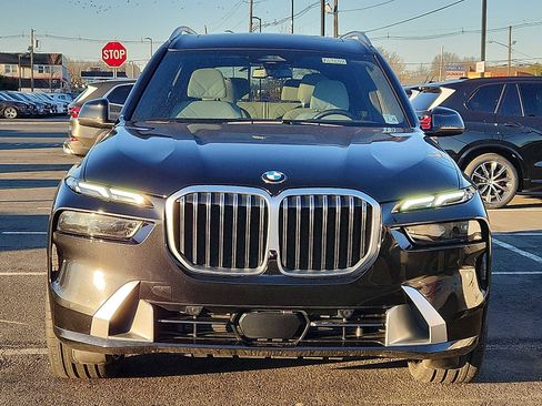 Used 2023 BMW X7 xDrive40i w/ Executive Package image 2