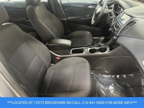 Used 2018 Chevrolet Cruze LT w/ Convenience Package FWD image 22