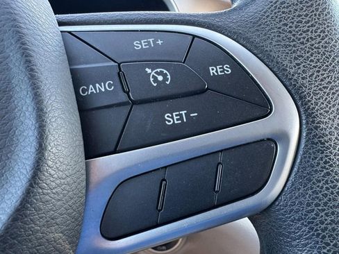 Used 2017 Chrysler Pacifica Touring image 17