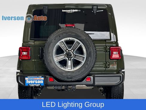 Used 2022 Jeep Wrangler Unlimited Sahara w/ LED Lighting Group AWD/4WD image 8