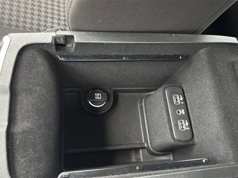 Used 2023 Dodge Charger SXT image 30