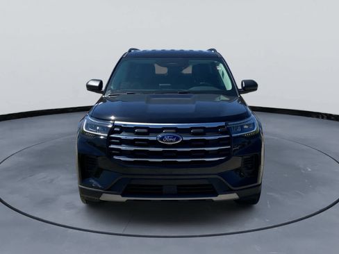 Used 2025 Ford Explorer Active AWD/4WD image 2