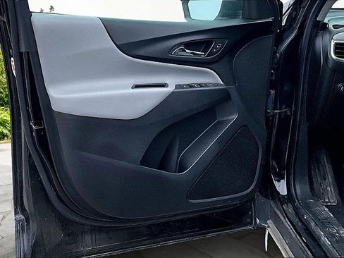 Used 2021 Chevrolet Equinox LS image 19