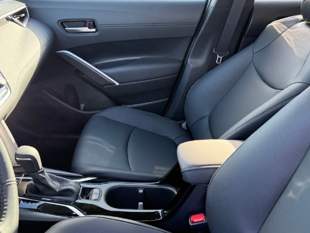 Used 2025 Toyota Corolla Cross XLE FWD image 12