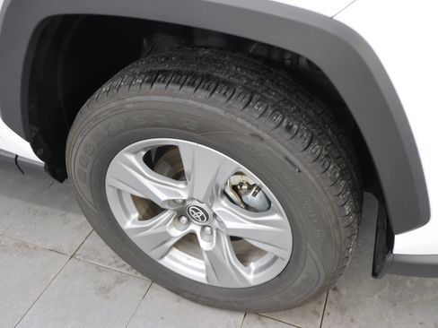 Used 2025 Toyota RAV4 LE AWD/4WD image 3