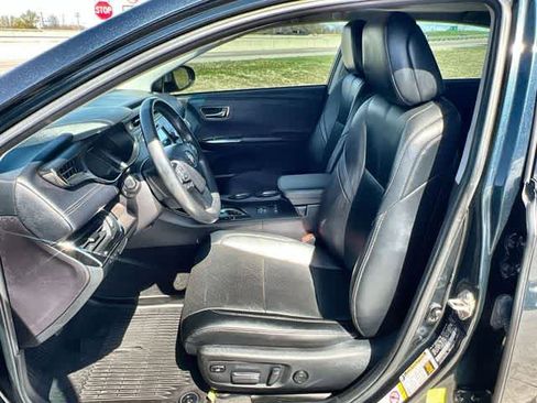 Used 2016 Toyota Avalon Limited image 11