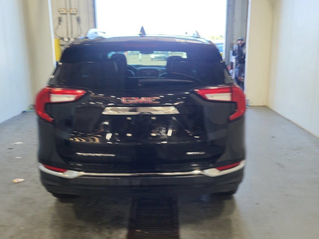 Used 2024 GMC Terrain SLT AWD/4WD image 10