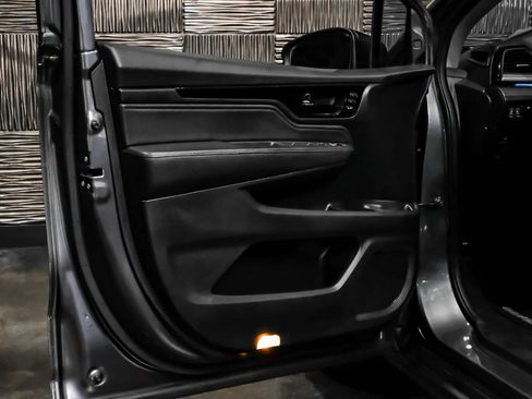 Used 2023 Honda Odyssey Touring image 42
