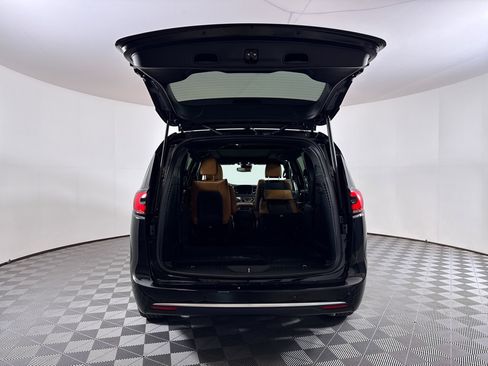 New 2026 Chrysler Pacifica Pinnacle image 13