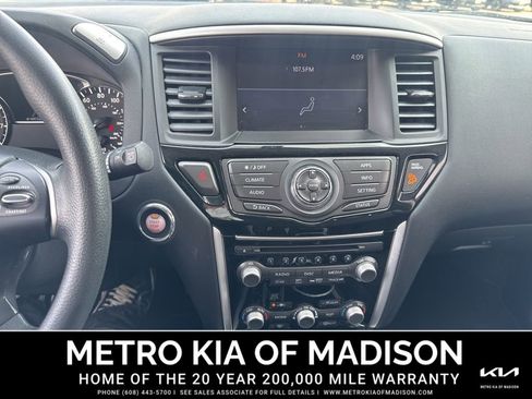 Used 2020 Nissan Pathfinder S FWD image 19
