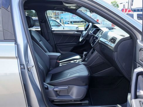 Used 2023 Volkswagen Tiguan SE R-Line image 12