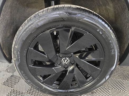 Used 2025 Volkswagen Atlas Cross Sport SE w/ Black Wheel Package AWD/4WD image 13