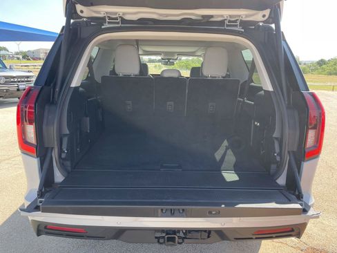 Used 2025 Ford Expedition Max Active RWD image 29