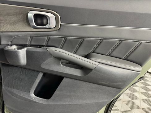 Used 2025 Kia Sorento SX image 48