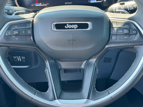 Used 2024 Jeep Grand Cherokee Laredo X AWD/4WD image 20