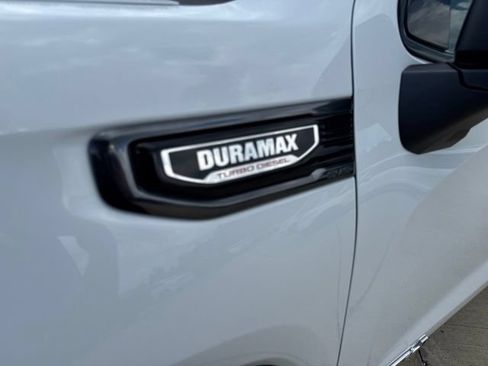 Used 2024 GMC Sierra 1500 AT4 w/ AT4 Premium Package AWD/4WD image 8