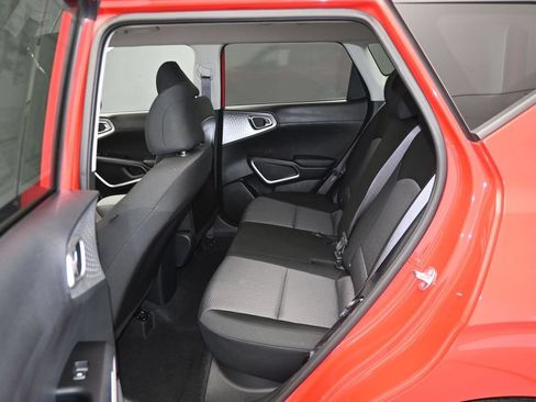 Used 2025 Kia Soul LX w/ LX Technology Package FWD image 14