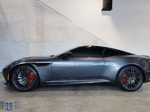 Used 2022 Aston Martin DBS Superleggera image 2