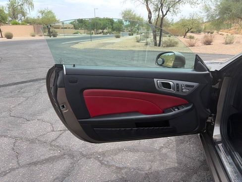 Used 2017 Mercedes-Benz SLC 300 image 9