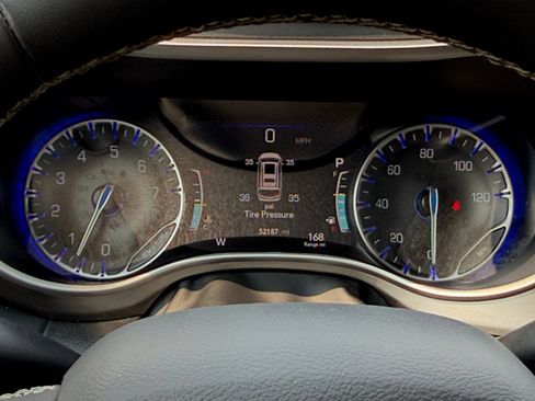 Used 2024 Chrysler Pacifica Touring-L FWD image 38