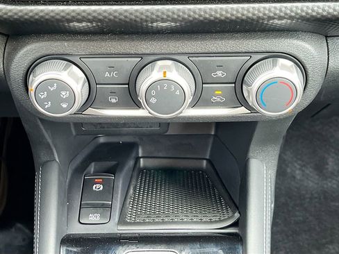 Used 2023 Nissan Kicks SV image 14