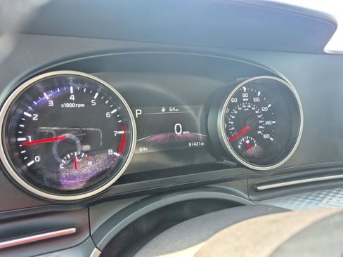 Used 2022 Kia Carnival LX FWD image 9