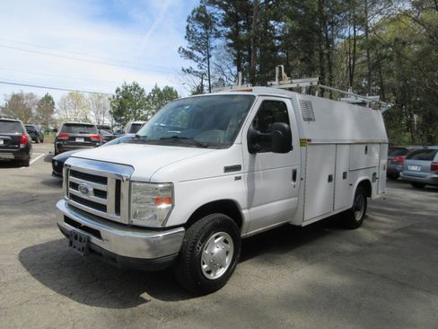 Used 2013 Ford E-350 and Econoline 350 Super Duty w/ Class I Trailer Tow Pkg image 1