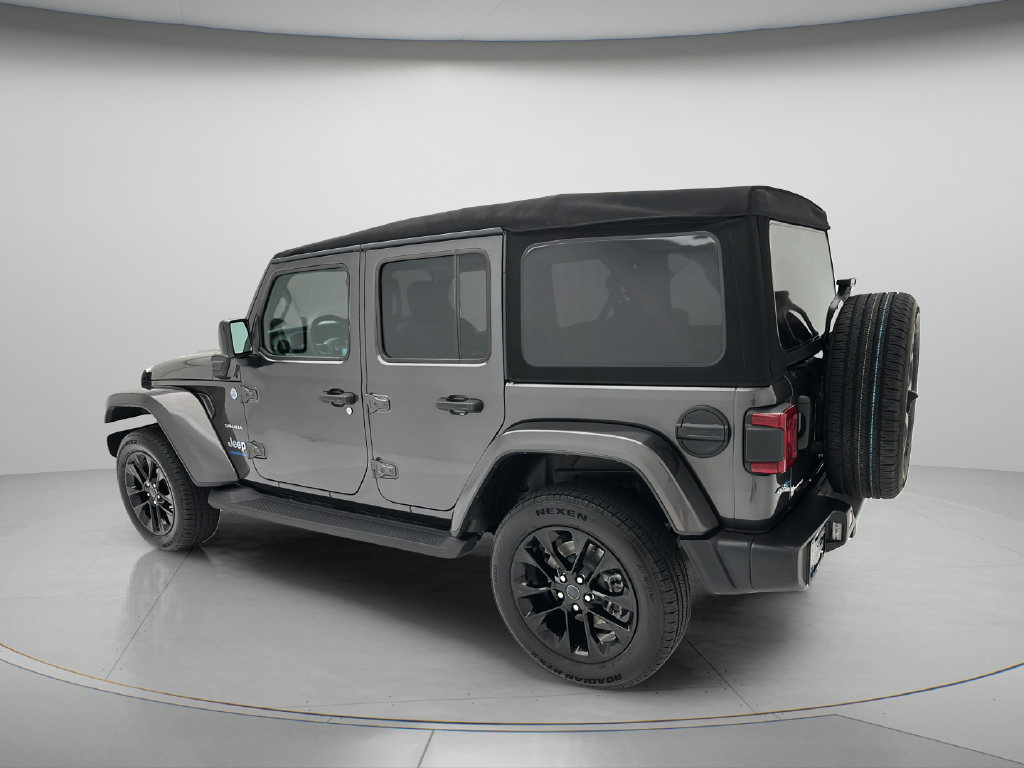 Used 2024 Jeep Wrangler Unlimited Sahara w/ Technology Group AWD/4WD image 4