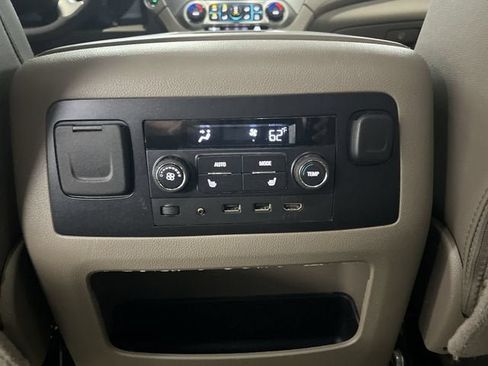 Certified 2017 GMC Yukon SLT w/ Premium Edition AWD/4WD image 22